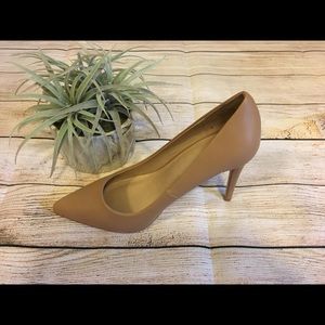 Size 9 Nude/Tan Heels-New